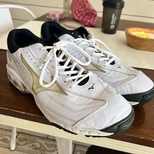 White mizuno speed trainer turf shoes. Men’s size 12